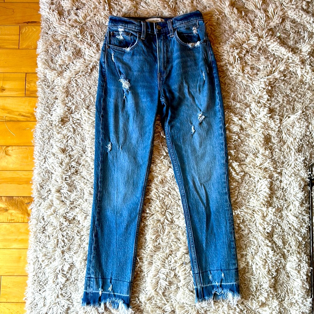 Abercrombie High Rise Mom Jean size 24/00